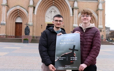 Dominik i Jan zachęcają młodzież do udziału w rekolekcjach.