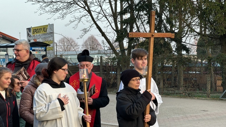 Zanieśli krzyż do Heiligen-Kreuz