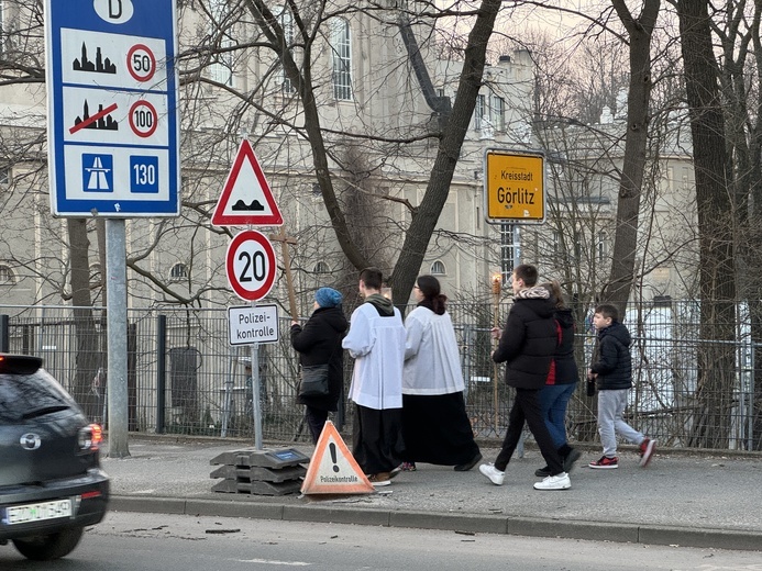 Zanieśli krzyż do Heiligen-Kreuz