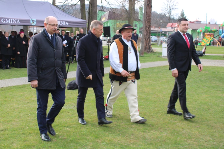 Pomnik góralki - Sprawiedliwej wśród Narodów Świata