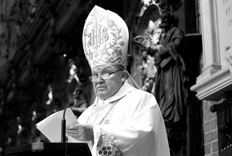 Zmarł abp Marian Gołębiewski 