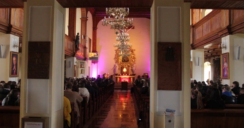 O zmęczeniu Boga młodymi