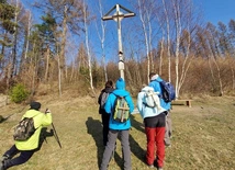 Tego pięknego dnia na górskim szlaku wszyscy chcieli być bliżej Jezusa