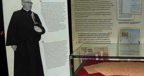 Wystawa "Orędownik Pojednania" poświęcona kard. Bolesławowi Kominkowi