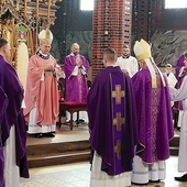 Biskup A. Iwanecki składa życzenia w imieniu diecezjan.