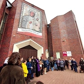 	Inicjatorem tej szczególnej akcji w Polsce jest KSM.