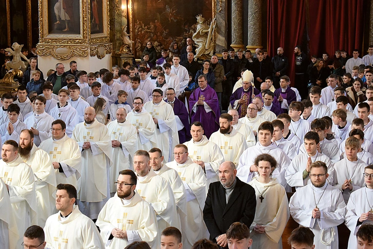 Takie spotkania mają odbywać się cyklicznie.