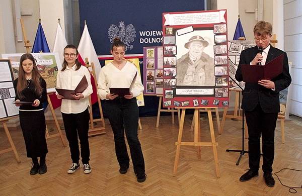 Uczniowie ze szkół regionu przygotowali prace plastyczne na temat bohaterów Polskiego Państwa Podziemnego.