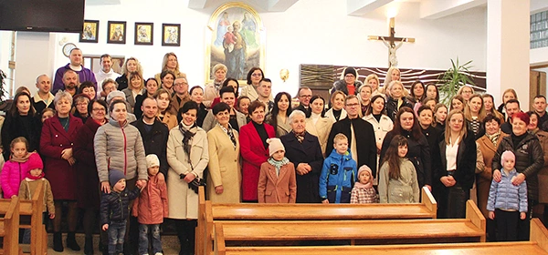 Część z osób należących do nowo powstałych grup modlitewnych.