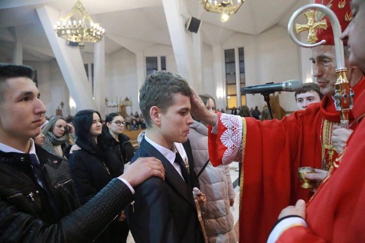 Dębica. Bierzmowanie w Miłosierdziu