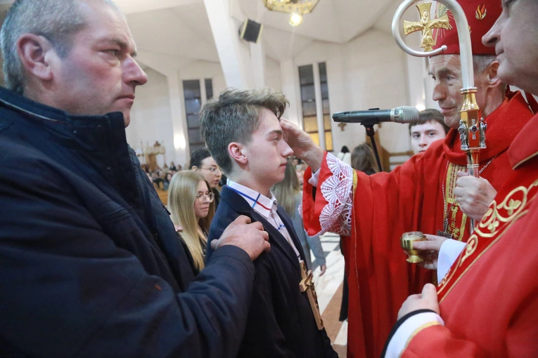 Dębica. Bierzmowanie w Miłosierdziu