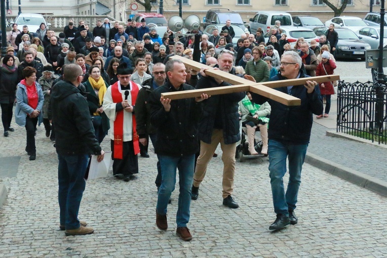 Droga Krzyżowa w intencji uzależnionych odbędzie się 15 marca.