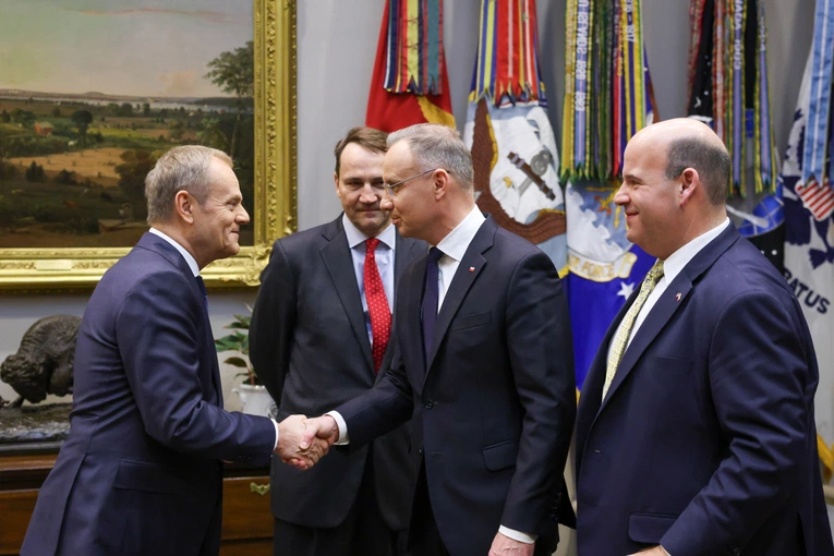 MSZ chce odwołać 50 ambasadorów. Sikorski: "Jestem w dialogu z prezydentem; będziemy to robić w sposób cywilizowany"