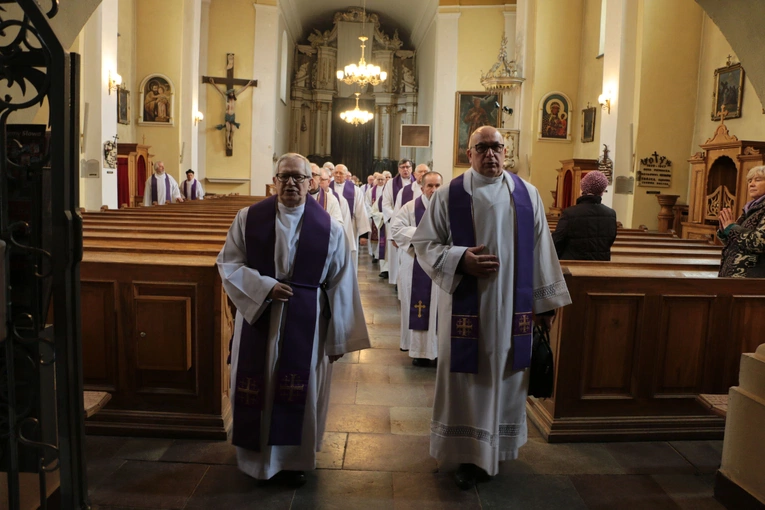 Płock. Pogrzeb ks. kan. Tadeusza Kuśnierza