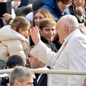 Franciszek opowiada o wydarzeniach ze swego życia: Olśniła mnie dziewczyna