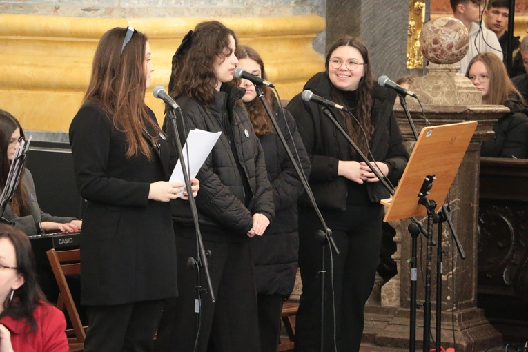 Jasna Góra. Pielgrzymka maturzystów - cz. 1