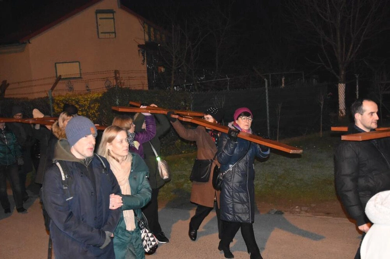 Dębica-Latoszyn. Droga Krzyżowa ulicami parafii