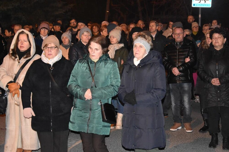 Dębica-Latoszyn. Droga Krzyżowa ulicami parafii