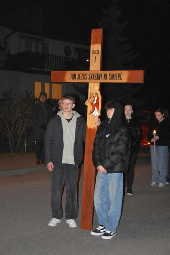 Dębica-Latoszyn. Droga Krzyżowa ulicami parafii