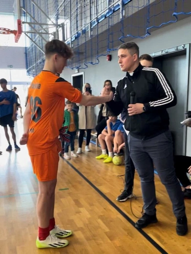 Limanowa. Rejonowe rozgrywki LSO w piłce halowej