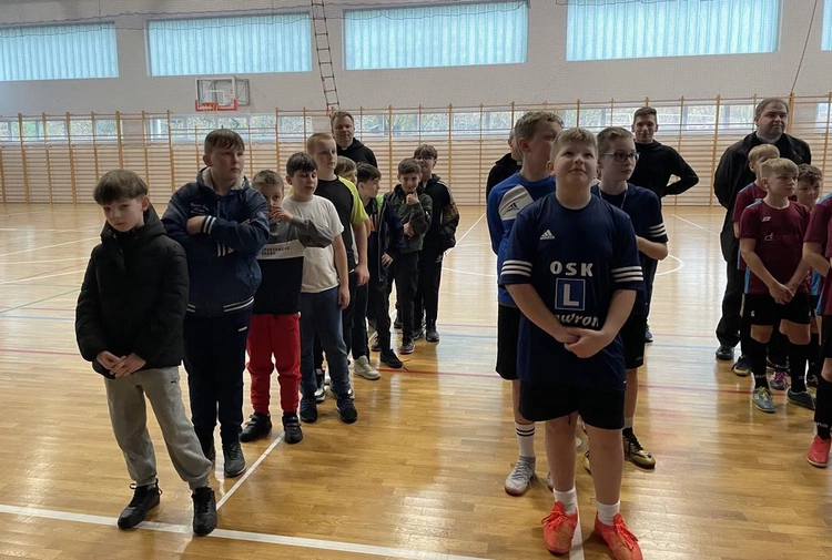 Limanowa. Rejonowe rozgrywki LSO w piłce halowej