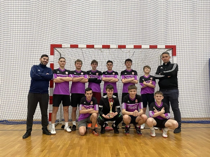 Limanowa. Rejonowe rozgrywki LSO w piłce halowej