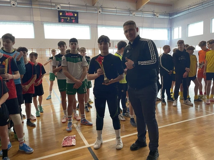 Limanowa. Rejonowe rozgrywki LSO w piłce halowej