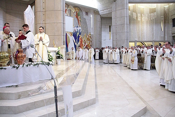 Wielkoczwartkowe spotkanie kapłanów w sanktuarium na Białych Morzach.