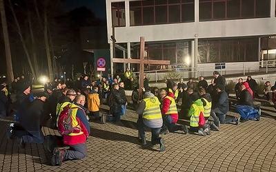 Pierwsza stacja znajdowała się przy misyjnym krzyżu.