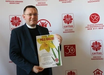 Ks. Karol Piłat zachęca do wsparcia akcji.