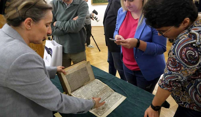 Książka o bardzo starych książkach