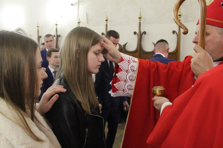 Bierzmowanie w bazylice św. Małgorzaty w Nowym Sączu