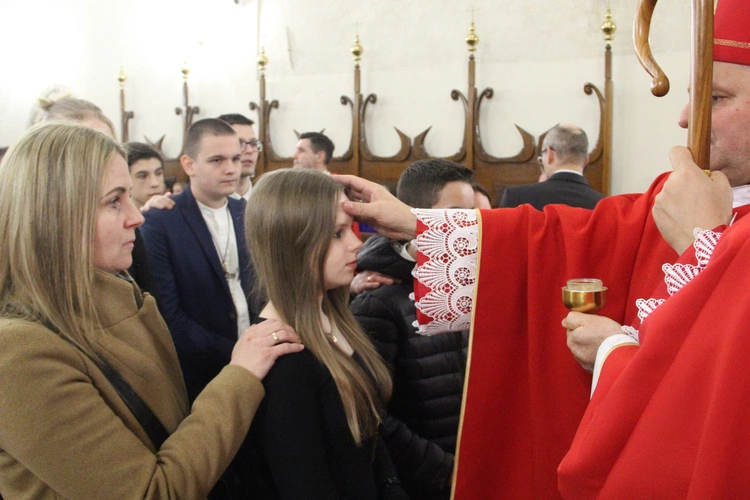 Bierzmowanie w bazylice św. Małgorzaty w Nowym Sączu