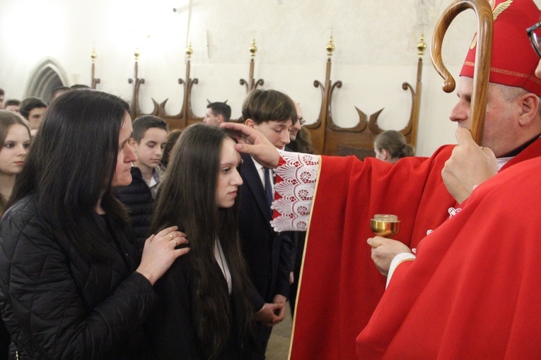 Bierzmowanie w bazylice św. Małgorzaty w Nowym Sączu