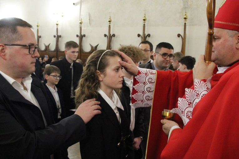 Bierzmowanie w bazylice św. Małgorzaty w Nowym Sączu