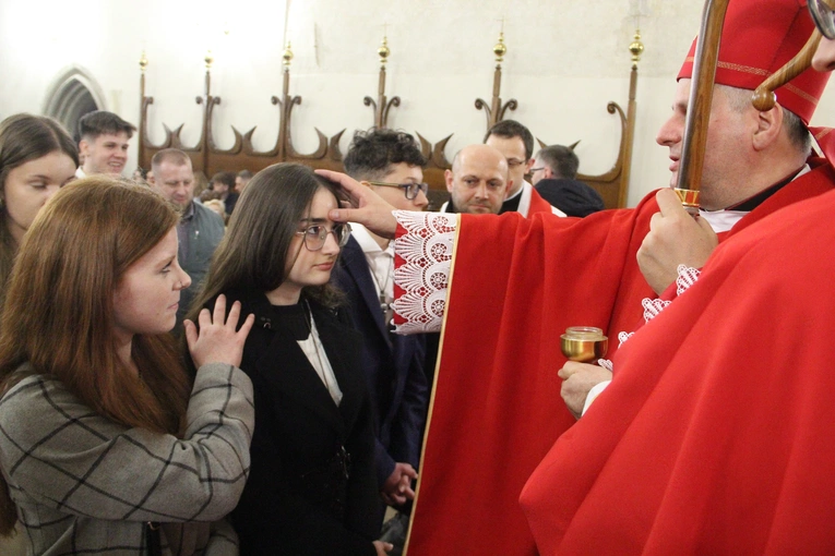 Bierzmowanie w bazylice św. Małgorzaty w Nowym Sączu