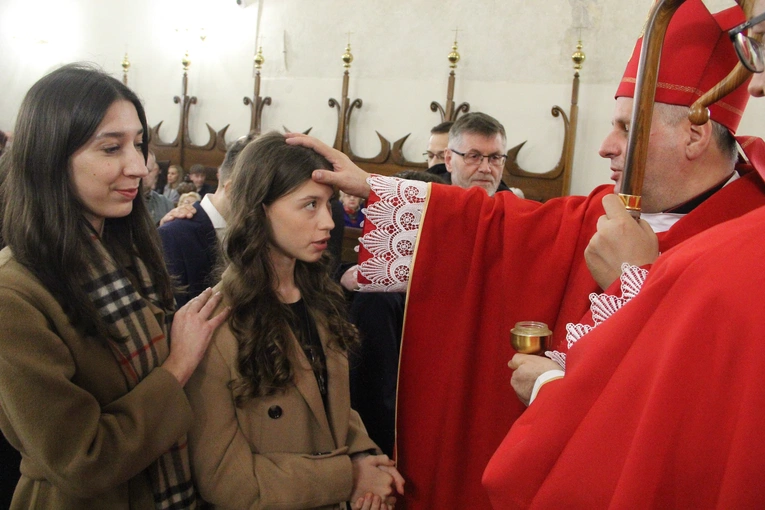 Bierzmowanie w bazylice św. Małgorzaty w Nowym Sączu