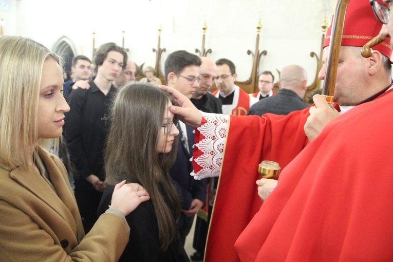 Bierzmowanie w bazylice św. Małgorzaty w Nowym Sączu