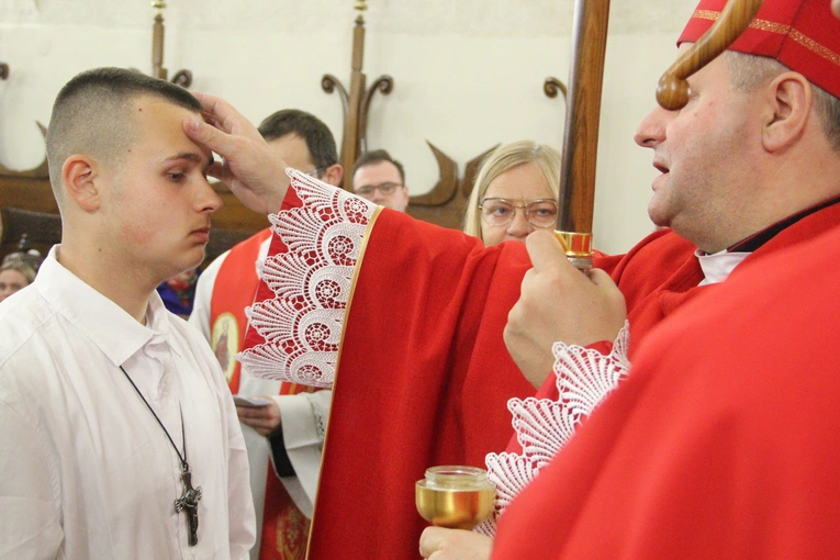 Bierzmowanie w bazylice św. Małgorzaty w Nowym Sączu