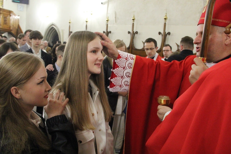 Bierzmowanie w bazylice św. Małgorzaty w Nowym Sączu