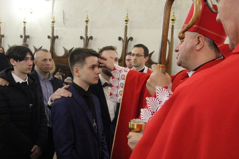 Bierzmowanie w bazylice św. Małgorzaty w Nowym Sączu