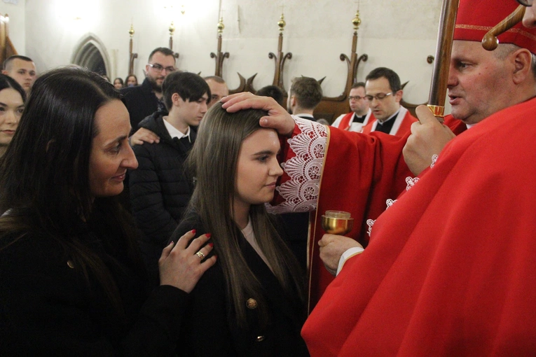 Bierzmowanie w bazylice św. Małgorzaty w Nowym Sączu