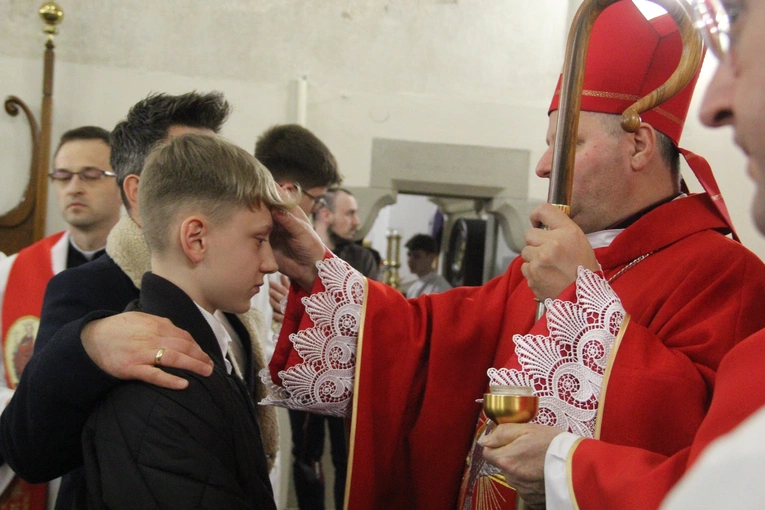 Bierzmowanie w bazylice św. Małgorzaty w Nowym Sączu