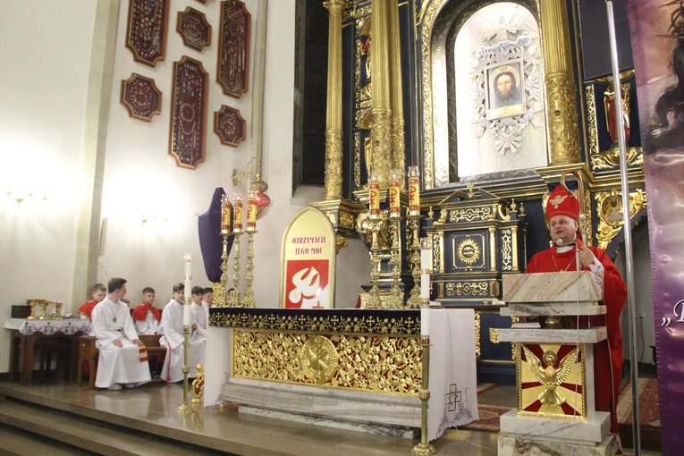 Bierzmowanie w bazylice św. Małgorzaty w Nowym Sączu