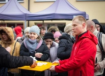 Lubelska Caritas szykuje śniadanie wielkanocne dla ubogich.