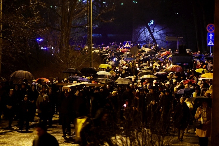 Olsztyn. Droga Krzyżowa ulicami miasta