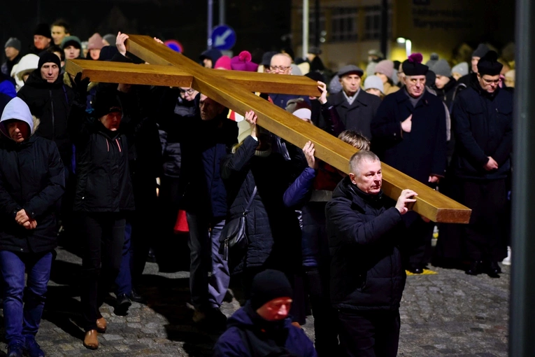 Prawdziwy jest tylko krzyż z Jezusem