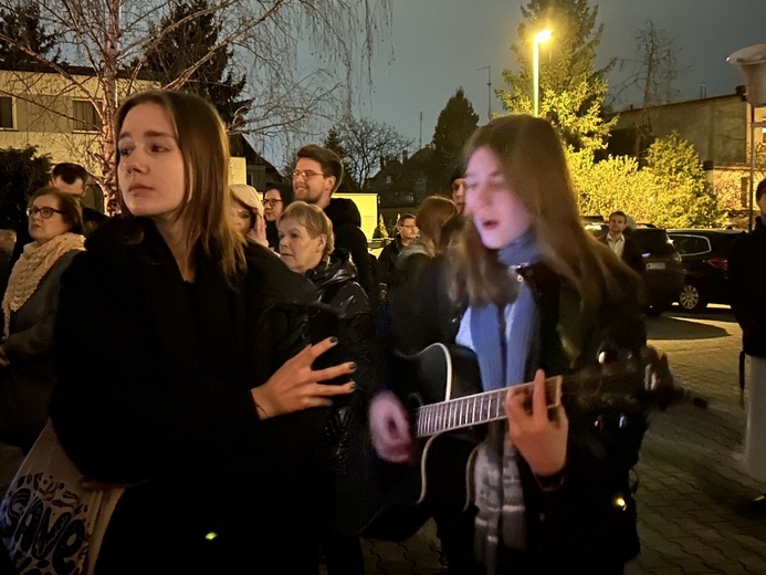 Droga Krzyżowa ulicami osiedla Krzyki we Wrocławiu