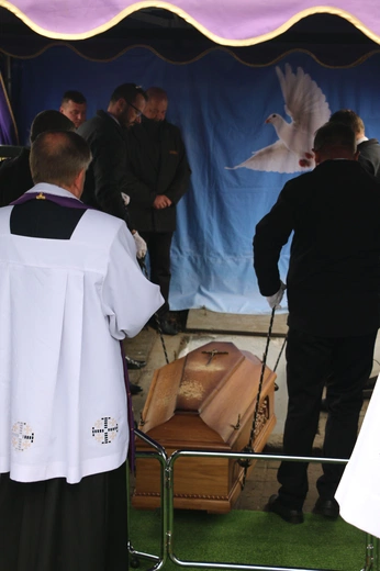 Pałuki. Pogrzeb ks. kan. Józefa Pokorskiego (1942-2024)