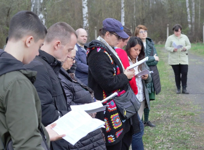 Międzynarodowa Droga Krzyżowa w byłym obozie jenieckim